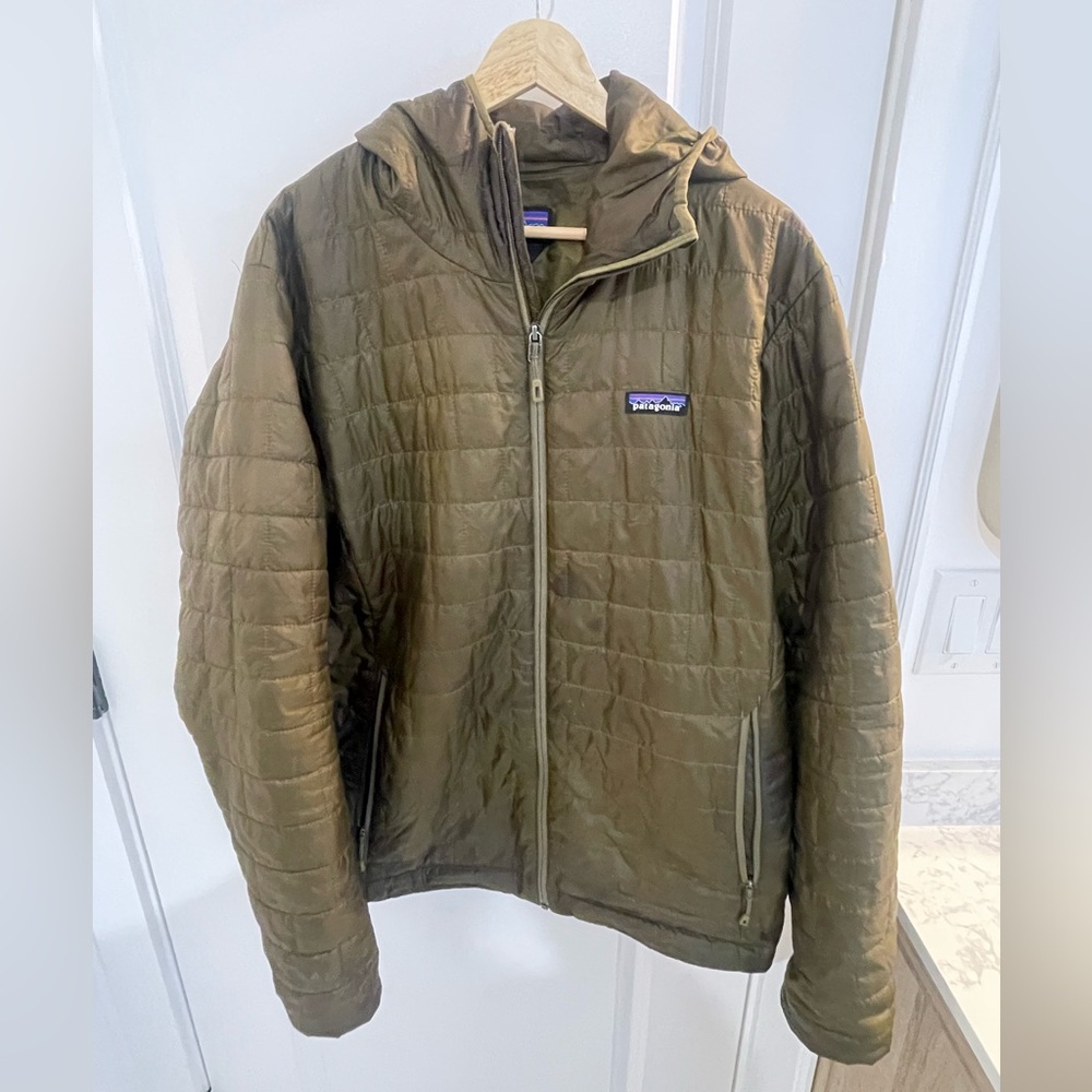 Men’s Patagonia Nano puff jacket with hood. Green olive color. Size Large.